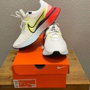 NIB Womens Nike React Infinity Run Flyknit 3 Size 7.5